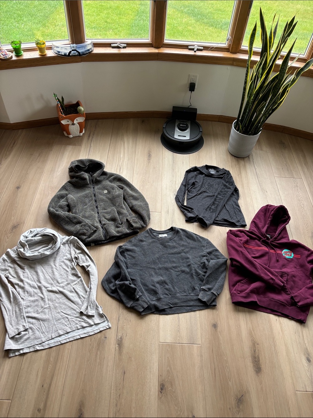 💛5 size small hoodies/long sleeve